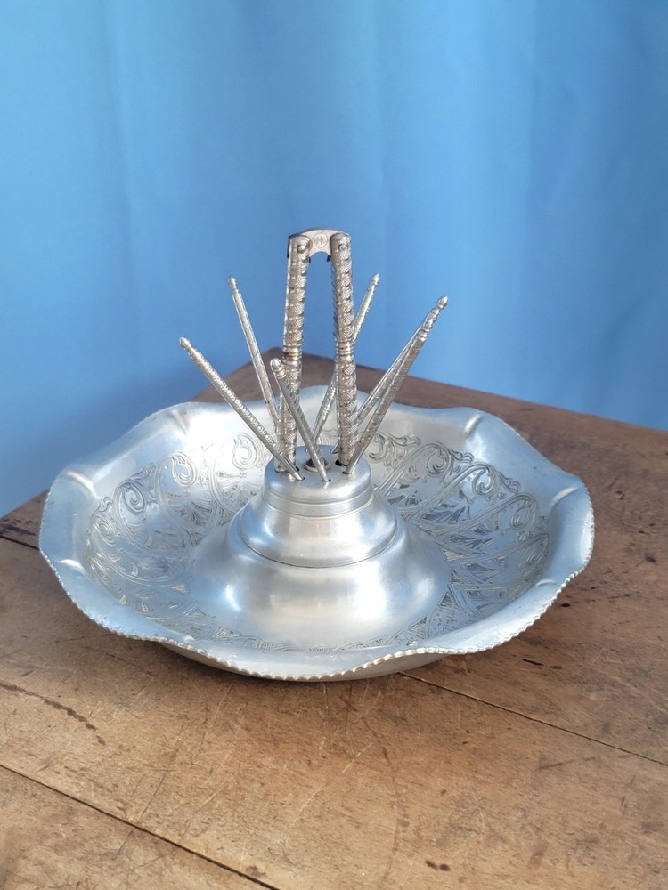 Wilson Hammered Aluminum Nut Cracker Bowl(3654B4)Nutcracker/6Picks