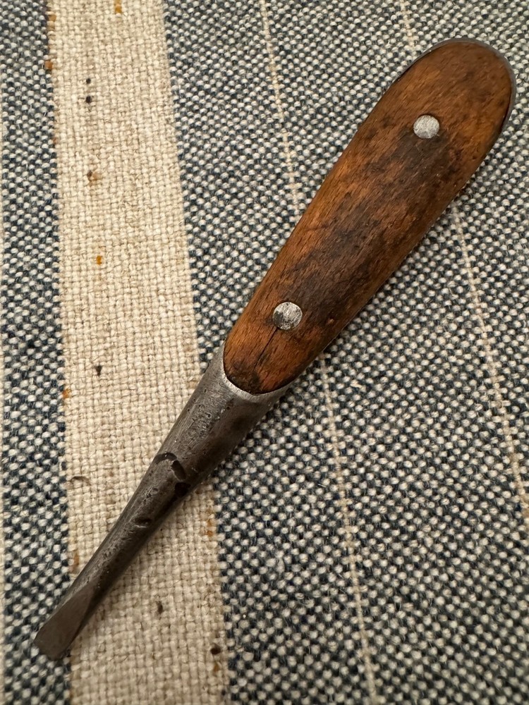Perfect Handle Old Split Wood Screwdriver - Short - Unmarked Old