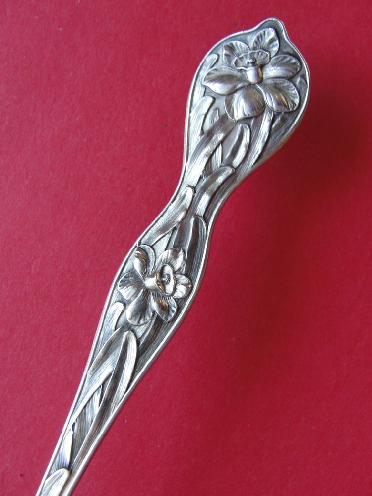 Baker Manchester "Daffodil" Sterling Silver Olive Fork 6-1/4"