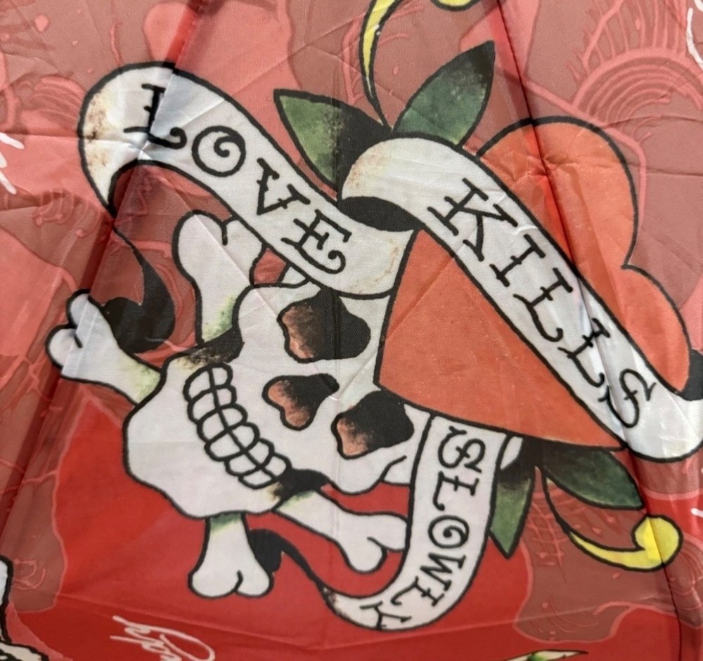 NWT ED HARDY RED SKULLS COMPACT UMBRELLA WITH CASE