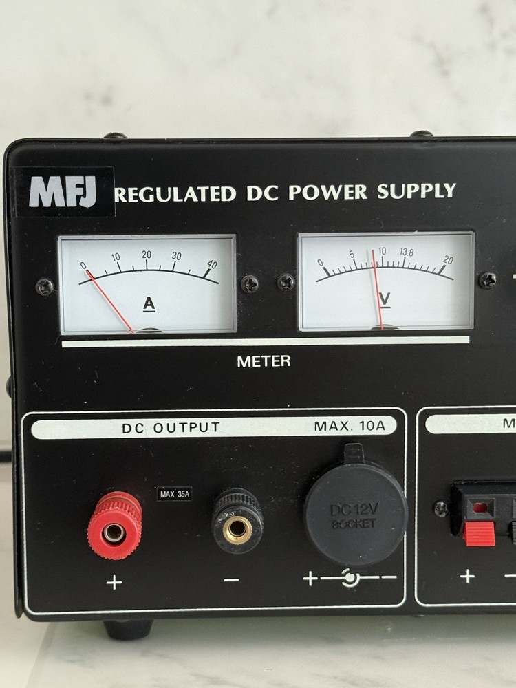 MFJ Model MFJ-4035MV Adjustable Regulated DC Power Supply