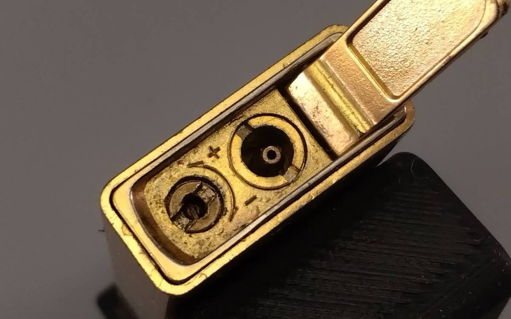 SK-8 Fully Working Valentino Lighter Gold Line