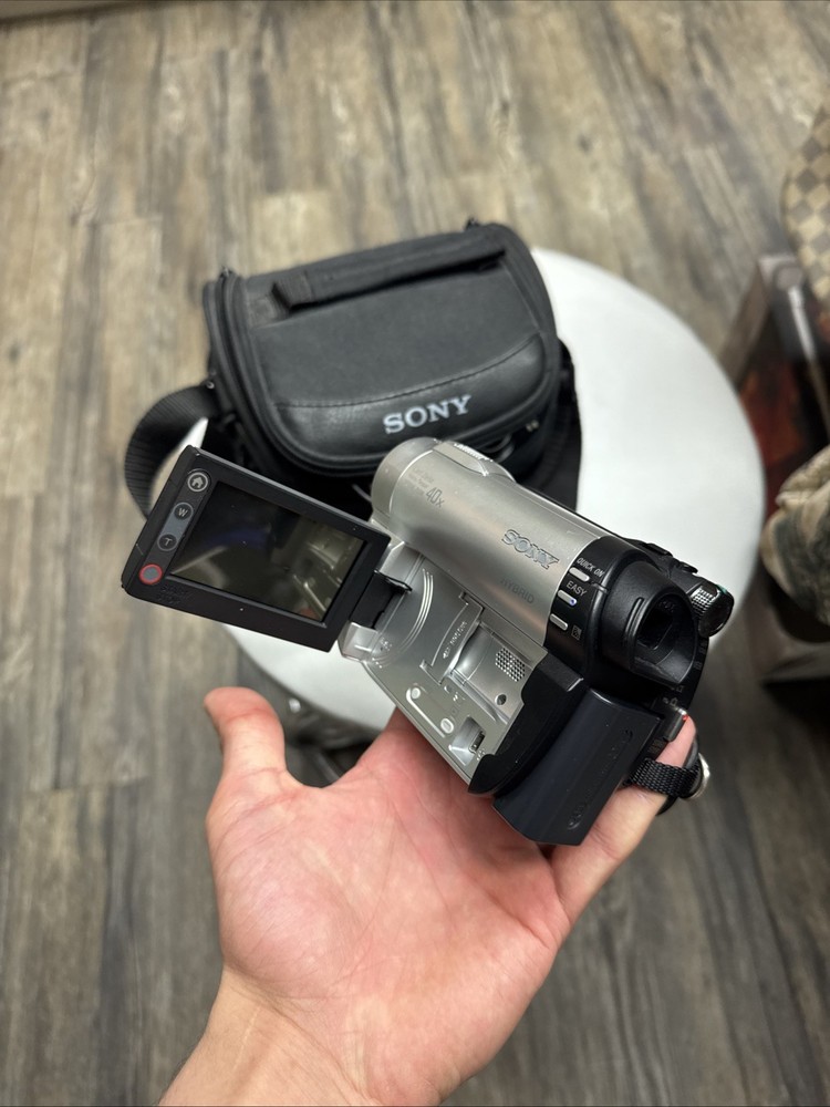 SONY DCR-DVD610 HANDY CAM W/ DVDS
