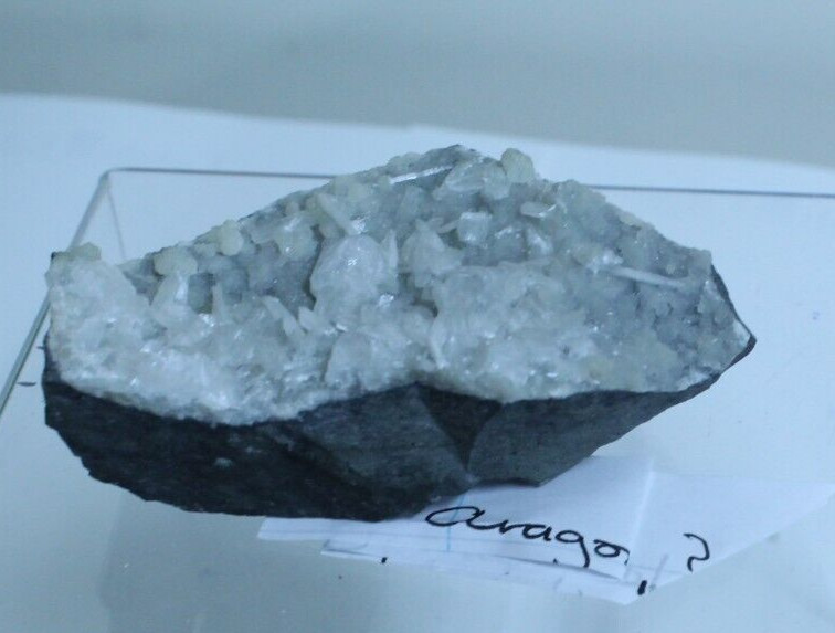 ARAGONITE ON GREY MATRIX