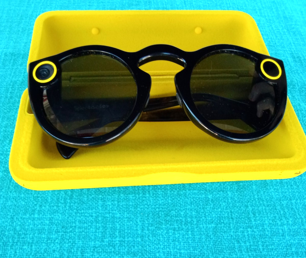Snapchat Spectacles with Charging Case (No Cable)