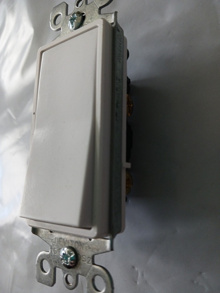 Diamond Group by Valterra SSC5-10 Decor Switch - White