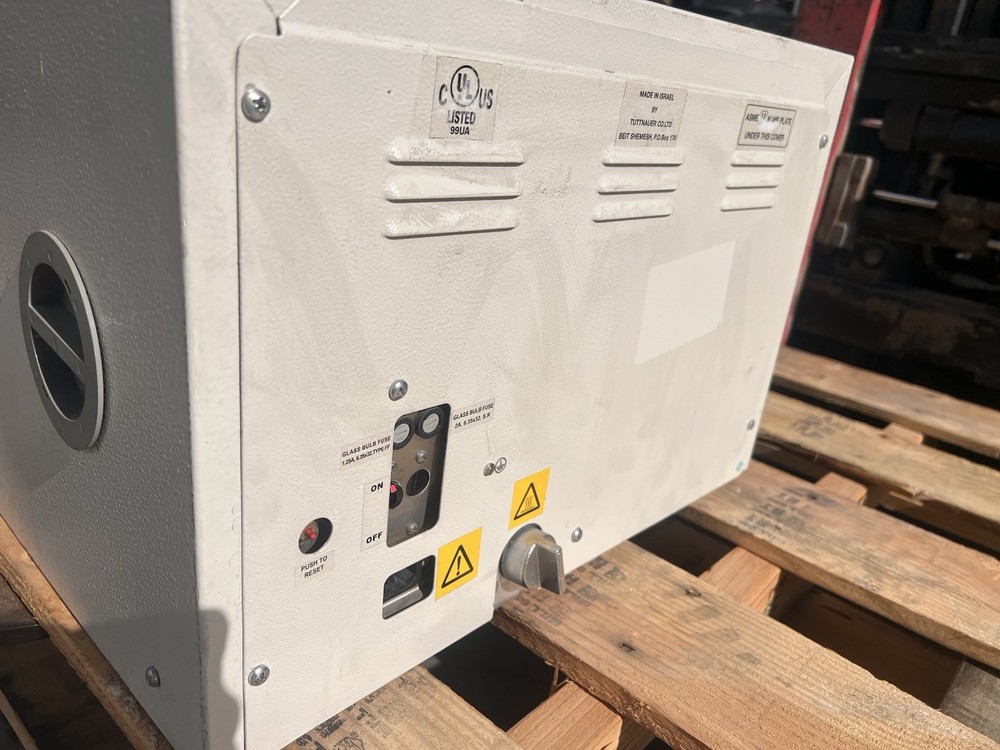 TUTTNAUER EZ10 AUTOCLAVE STEAM STERILIZER POWERS ON