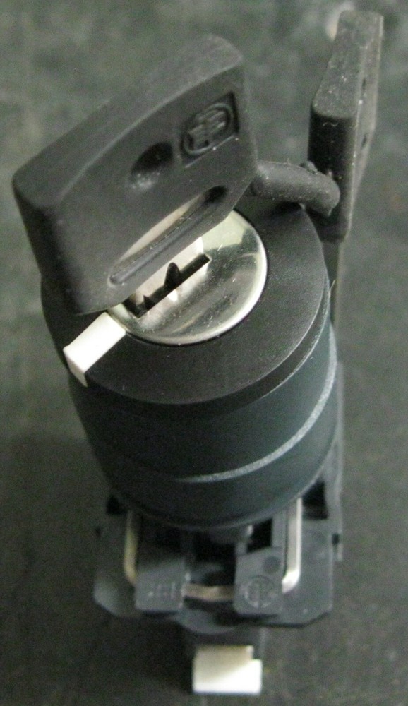 Schneider Electric XB5 2 Position Keyed Selector Switch