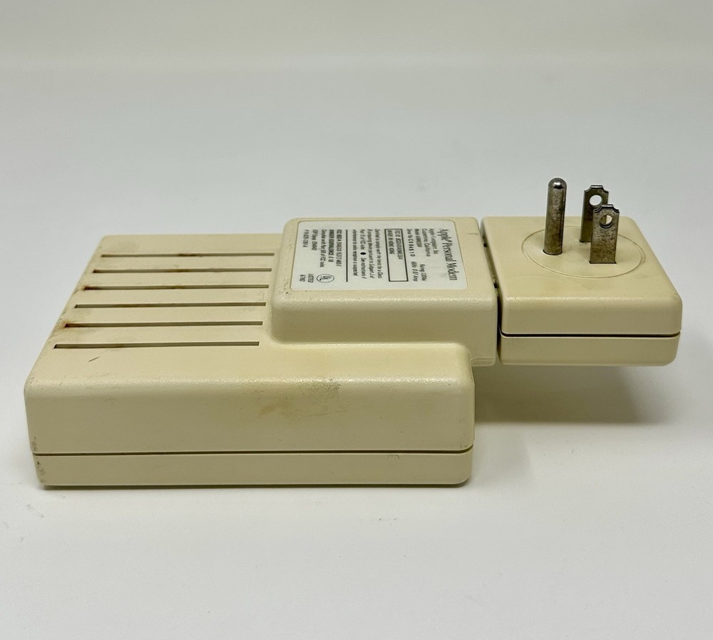 Apple Personal Modem 300/1200 Model A9M0304