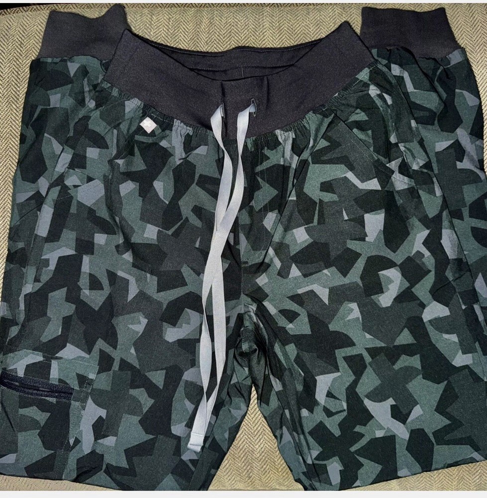 Figs extra sampler top and 2xs Pants
