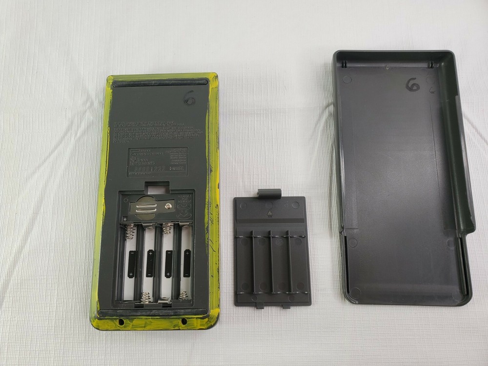 Texas Instruments TI-82 Graphing Calculator Tested & Working