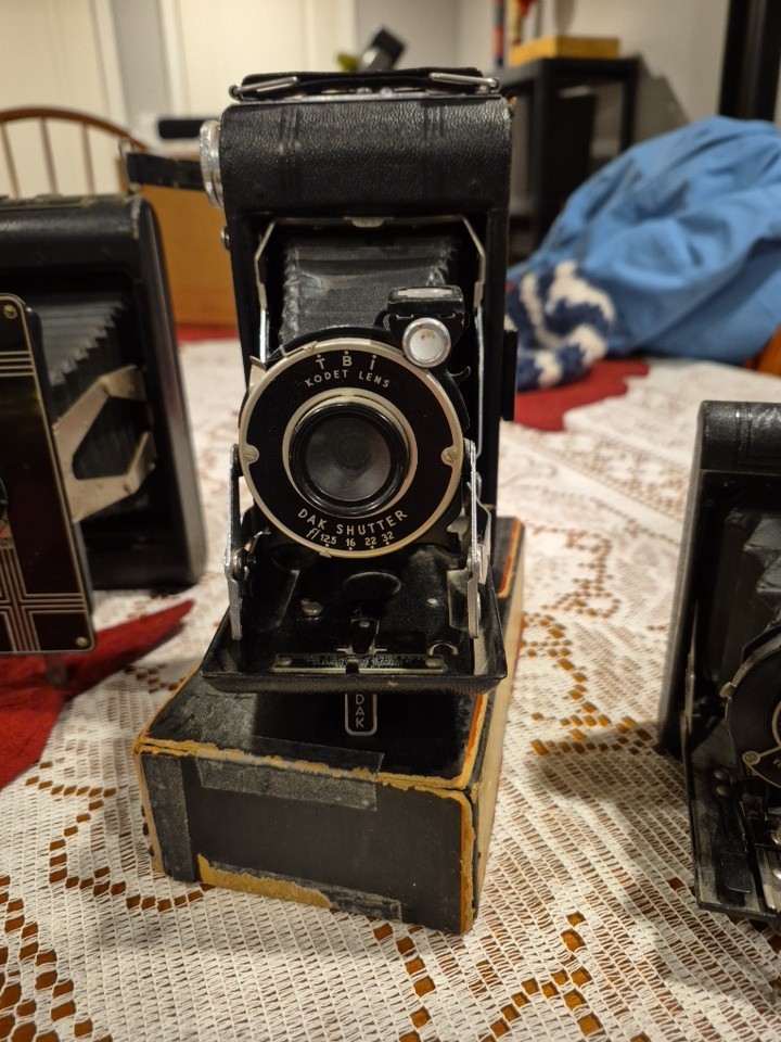 assorted vintage cameras lot