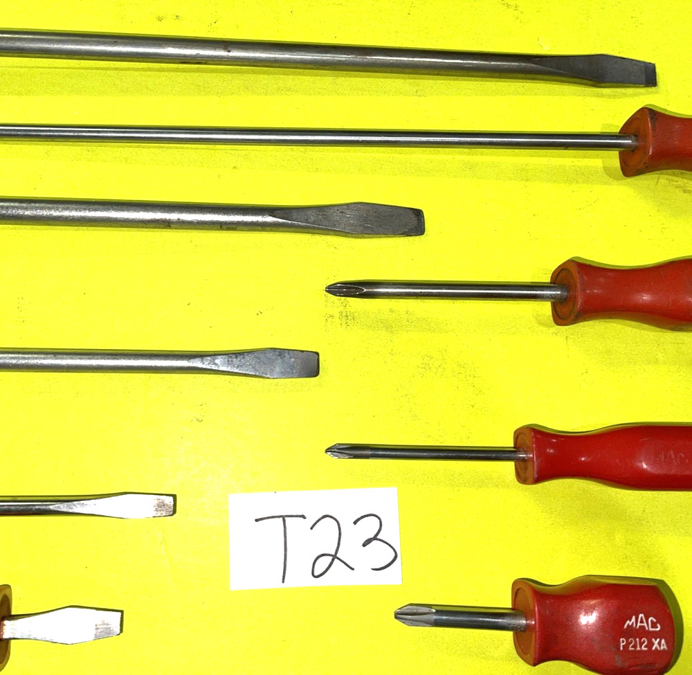 MAC TOOLS VINTAGE 9 PIECE ASSORTED RED HARD HANDLE SCREWDRIVER SET