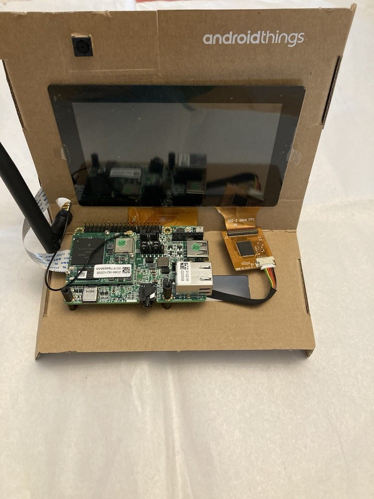 Google Android Things Developer Kit, Cardboard computer, 5" LCD touch-screen