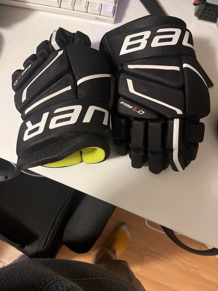 bauer edge 1.0 kids NEVER WORN!