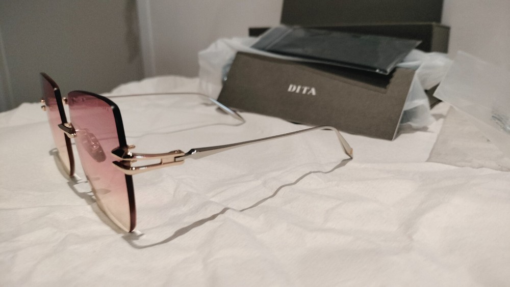 Embra Women's Finger Sunglasses