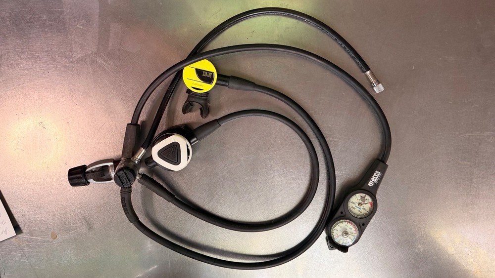 Oceanic Delta Regulator + Octo + Mares Gauge Console – Not Serviced