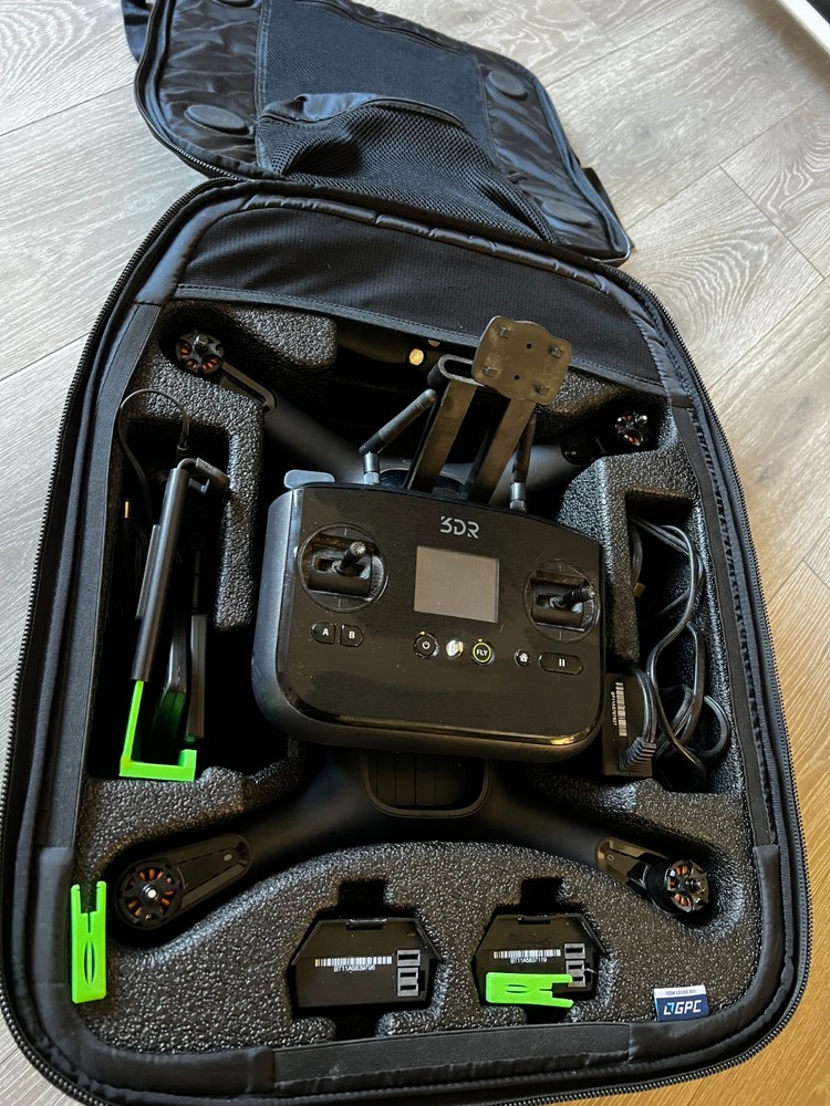 3DR Solo Drone Quad-copter, Controller + 2 Batteries + GPC Hard Case – Tested &