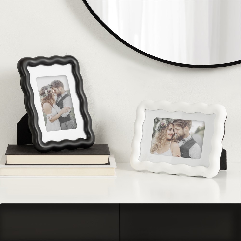 5x7 Wavy Black Picture Frame