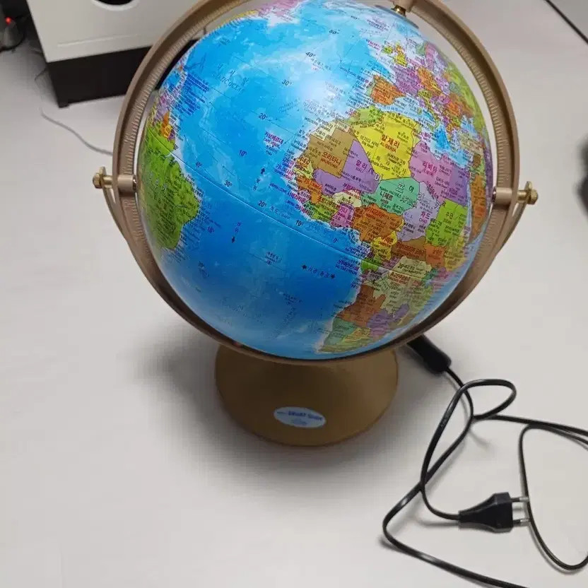 LED World Globe, Kids Educational Lighted Globe, Pre-Owned