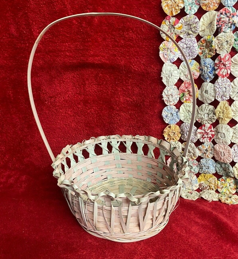 Pastel Basket with Curly Edge Design