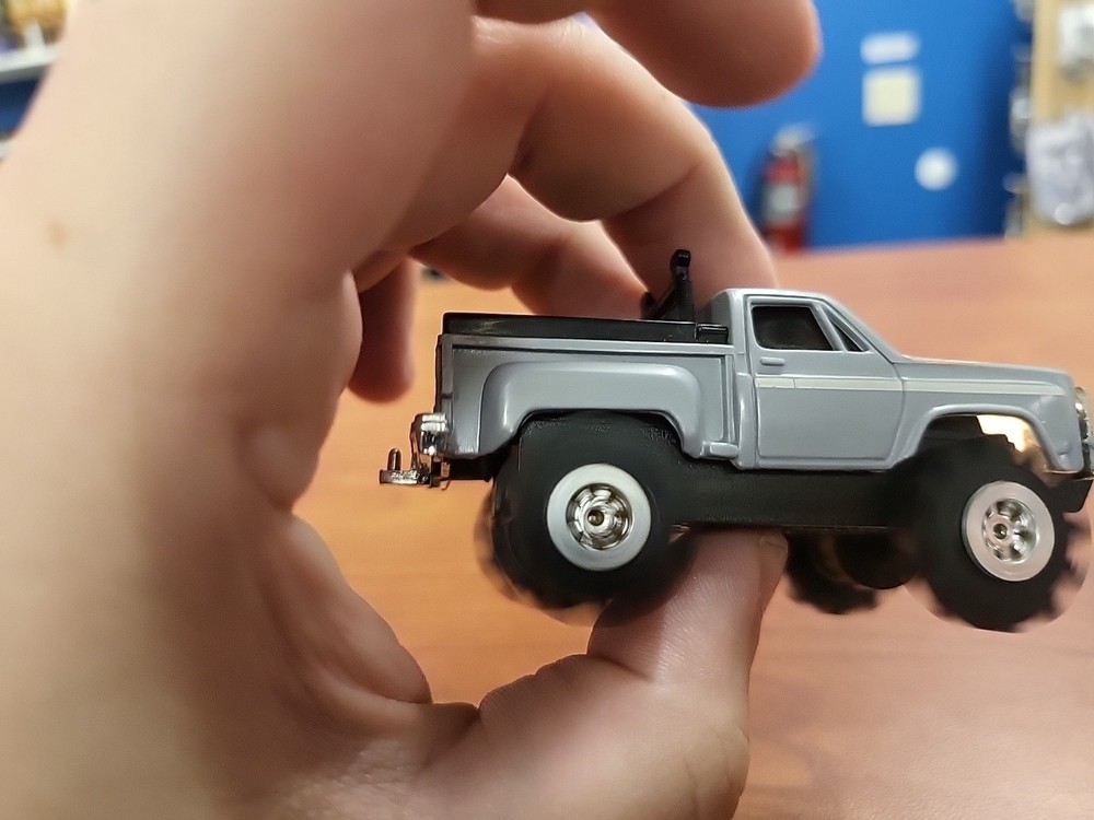 Stomper 4x4 Ford Grey Work But Back Clips Is Broken