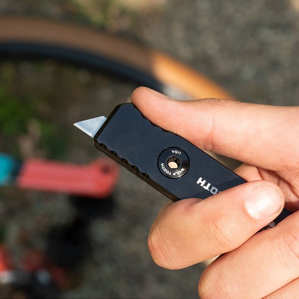 8-Bit Chainbreaker + Utility Knife Multi-Tool