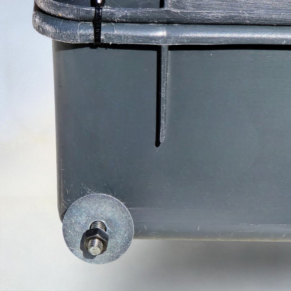 Refurbished Plastic Rabbit Nest Box – Weather-Protective, Locking Cage-Mount – L