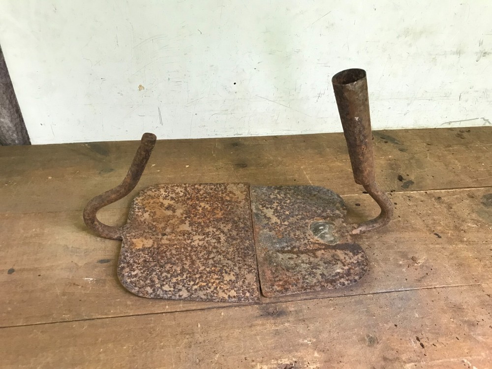 2 Old Rusty Garden Farm Hoes