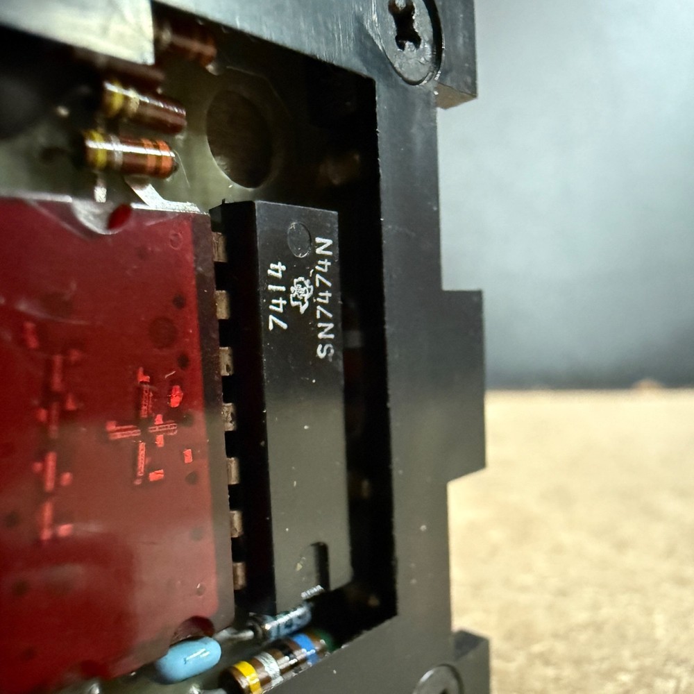 Analog Devices AD2010 Digital Display Vintage Panel Meter with TI SN7474N