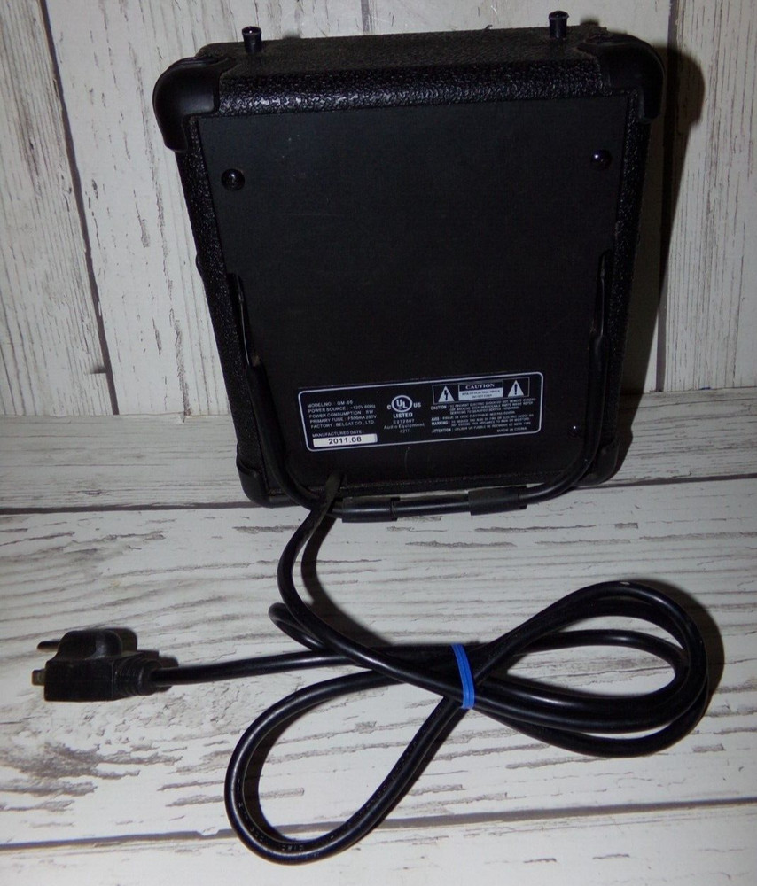 GM-05 9” Inch Guitar Practice Amplifier Powers On
