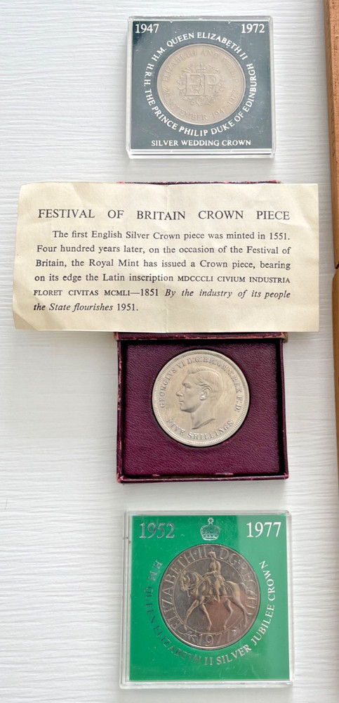 Assorted Bundle Uncirculated British Commemorative Crowns & Coins Inc Cigar Box