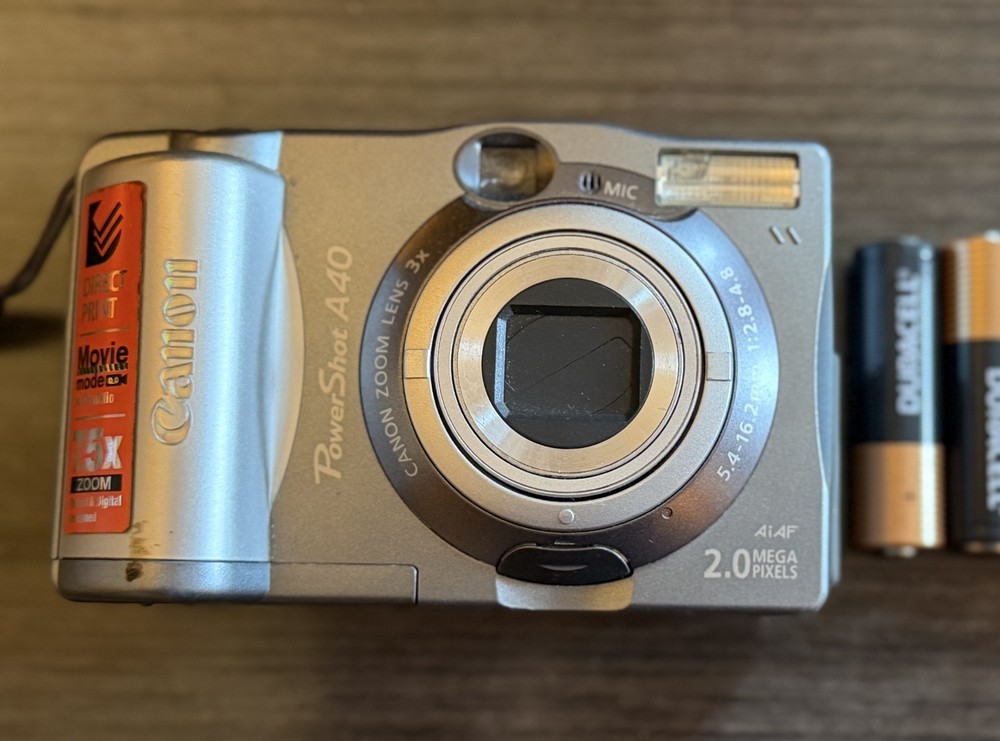 Canon PowerShot A40 2.0MP Digital Camera w/ Case & Manual – Powers On