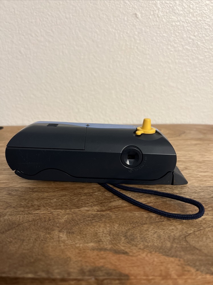 POLAROID I-ZONE BLUR INSTANT POCKET CAMERA (PRE-OWNED)