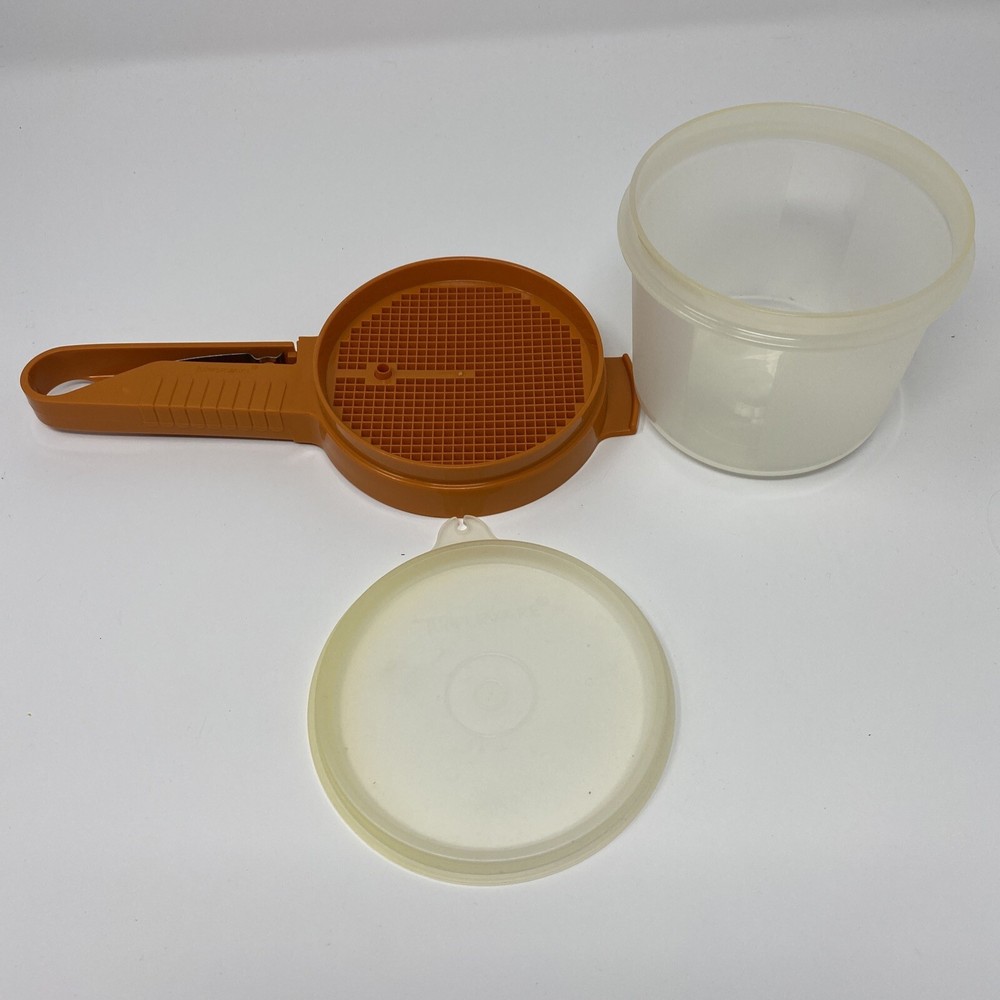 Tupperware VTG Sift It Hand Held Sifter orange