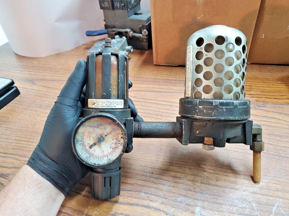 Master Pneumatic L28D-4 Lubricator with Master Pneumatic Filter Regulator (VR15)