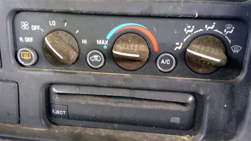 SUBCHEV15 1999 Fuse Box Cabin 6529