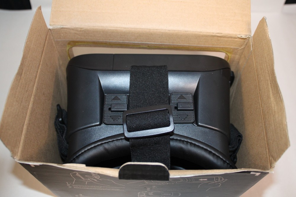 URG Virtual Reality Goggles – Works with Android & iPhone – Original Box