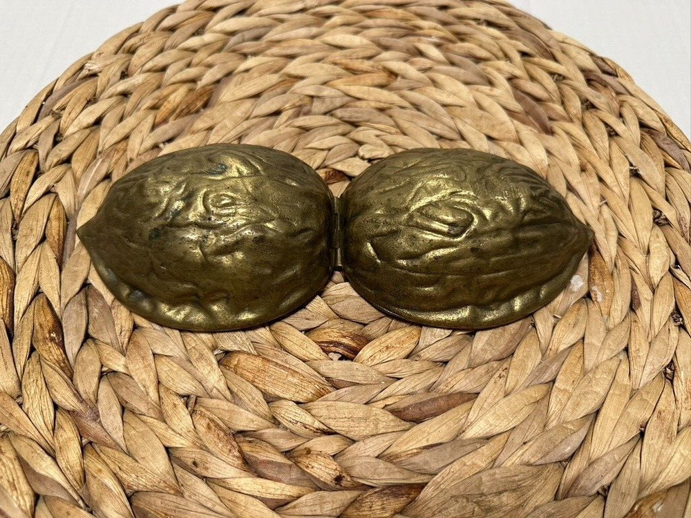 SOLID BRASS NUTCRACKER WALNUTS Vintage LARGE Walnut Shaped 5x3.5 Open