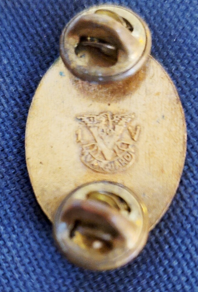Vintage 1" Vanguard Pin "Victory"
