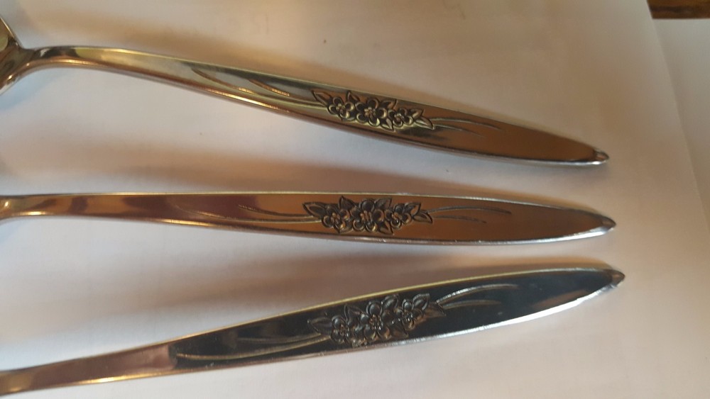 International Stainless Wildflower 3 Teaspoons
