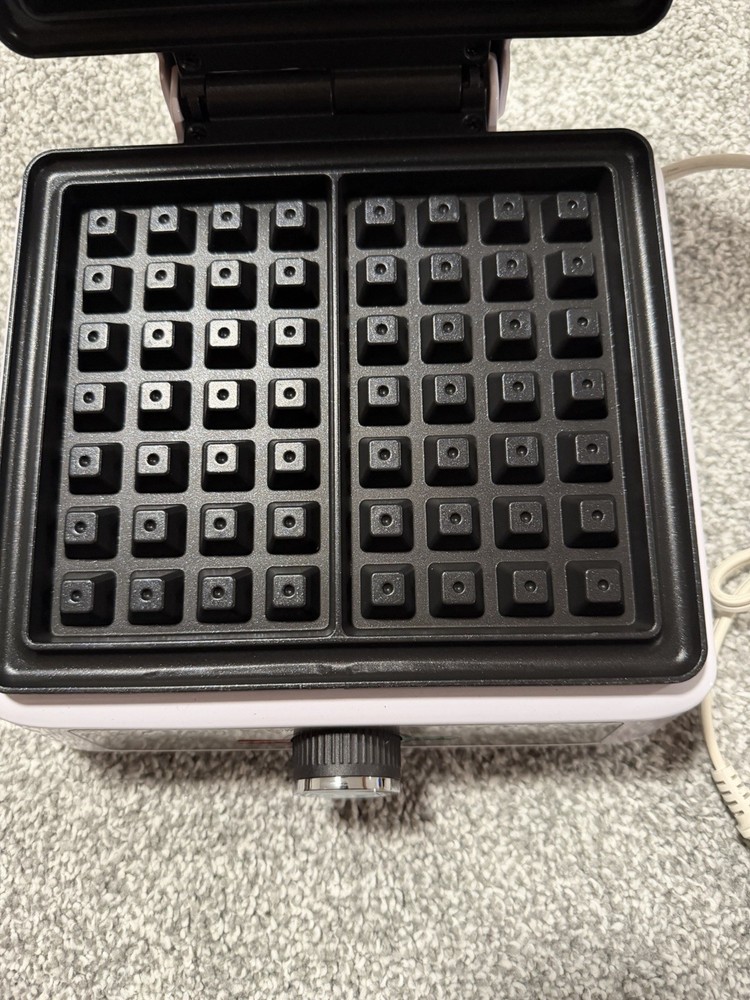 Vfast White 2 Paneled Waffle Maker With Adjustable Heat Dial