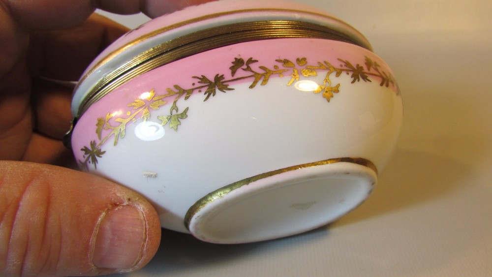 Trinket Ring Vanity Box Egg Shape floral flowers - NICE