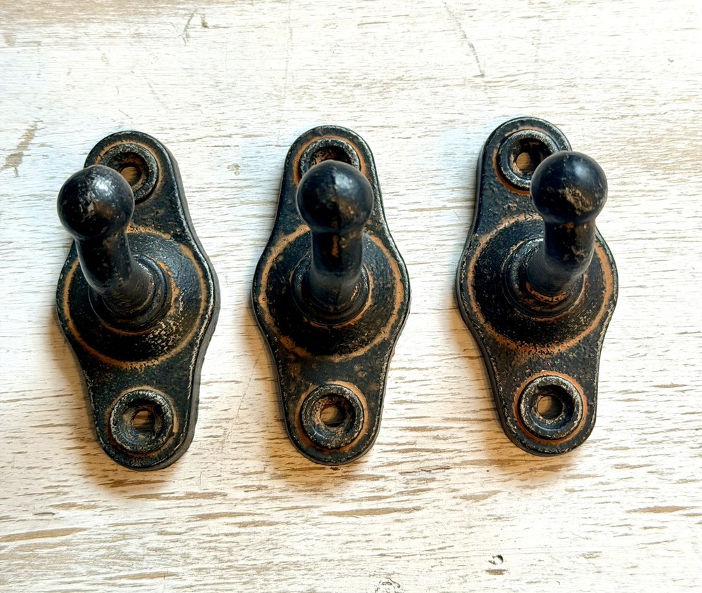 3 Antique Black Brown Cast Iron Rusted Wall-Mounted Hook with Rustic Finish