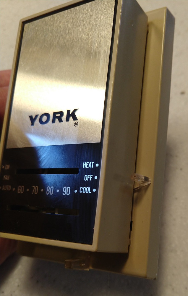 York Wall Mounted Thermostat Heat/Cool