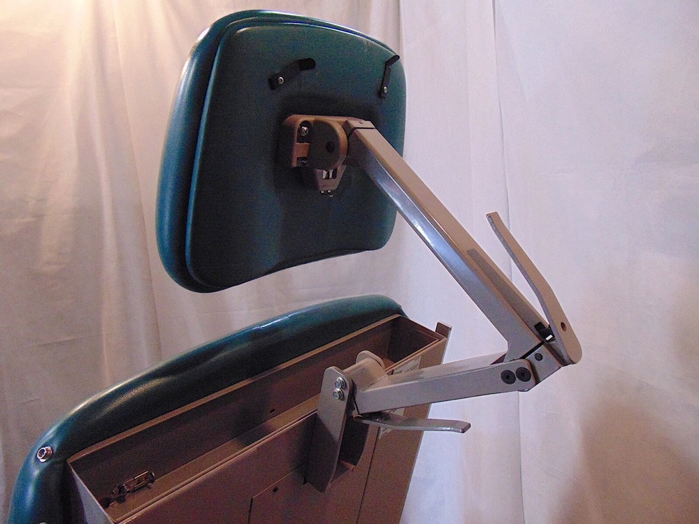 Midmark 319 75 Evolution Examination Procedure Chair & Foot Control S6321x
