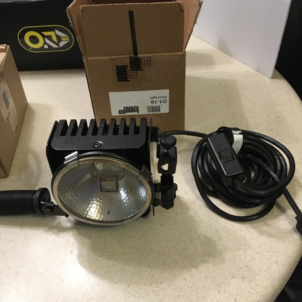 Lowel Omni & Lowel TOTA Light Bundle Lot With Soft Case and More!!