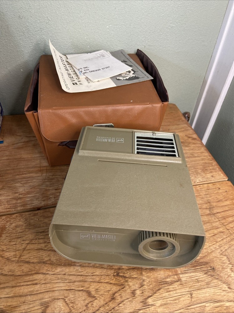 GAF View Master 30 Standard Projector 120V with case