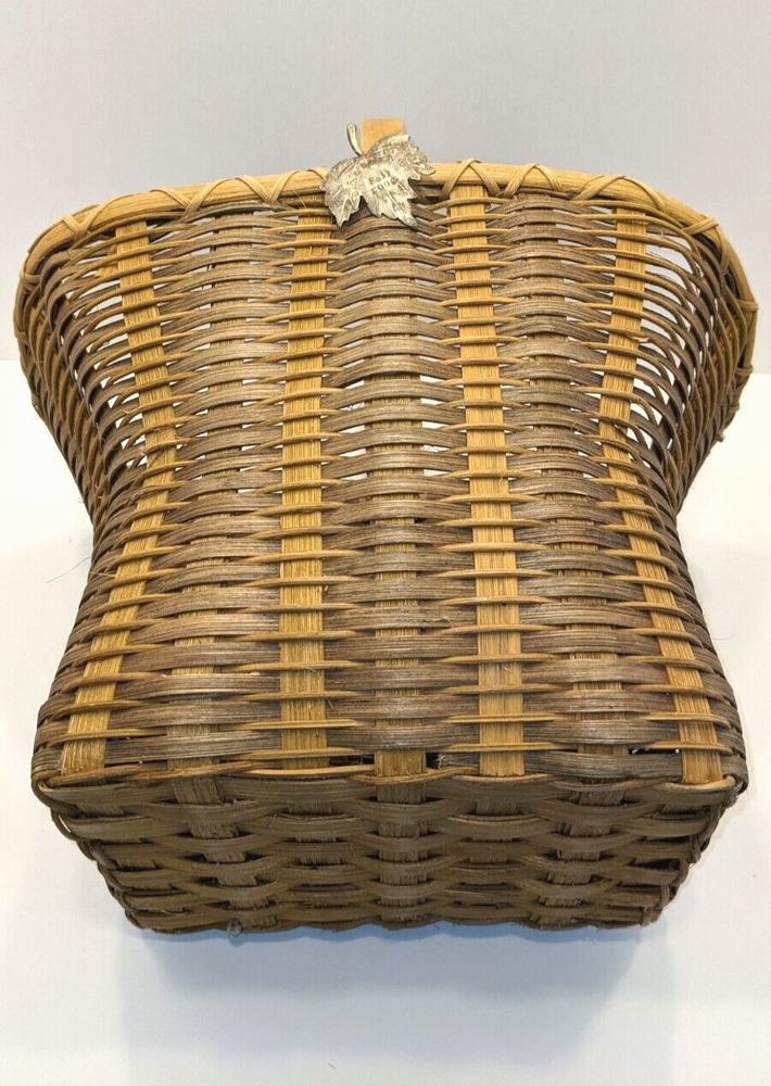 Bath & Bodyworks Tan Wicker Basket w/Handle, Fall 2000 Commemorative Maple Leaf