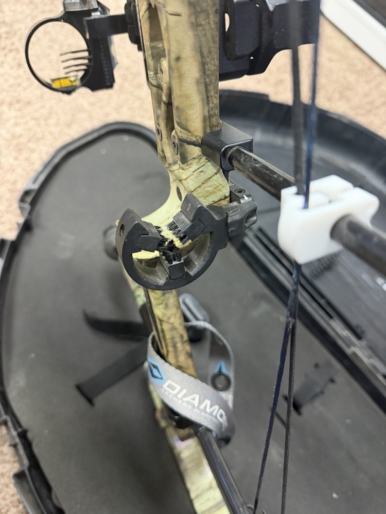 Diamond Carbon Cure Compound Bow RH CASE NOT INCLUDED